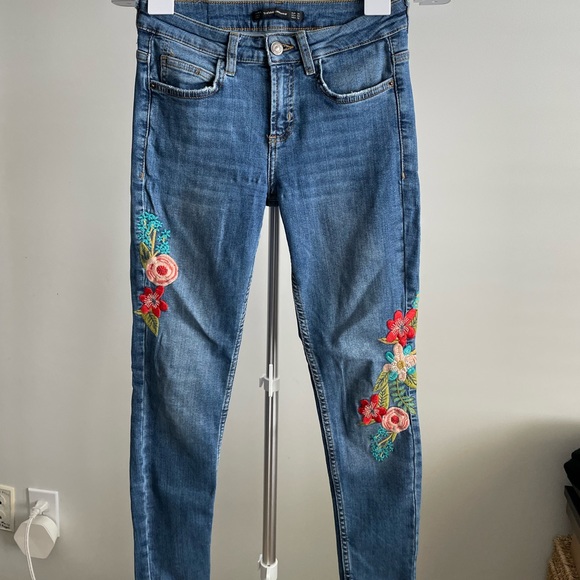 Zara Jeans with Floral Embroidery. - Picture 1 of 4